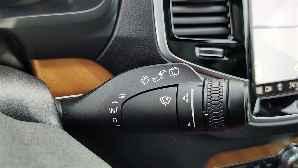 Certified 2024 Volvo XC90 T8 Plus w/ Protection Package Premier image 17