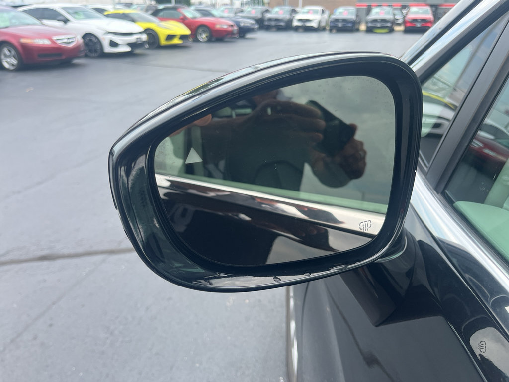 Used 2024 Chrysler Pacifica Touring-L FWD image 9