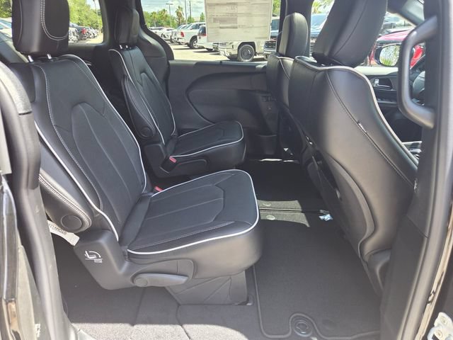 New 2027 Chrysler Pacifica Limited w/ S Appearance Package FWD image 13