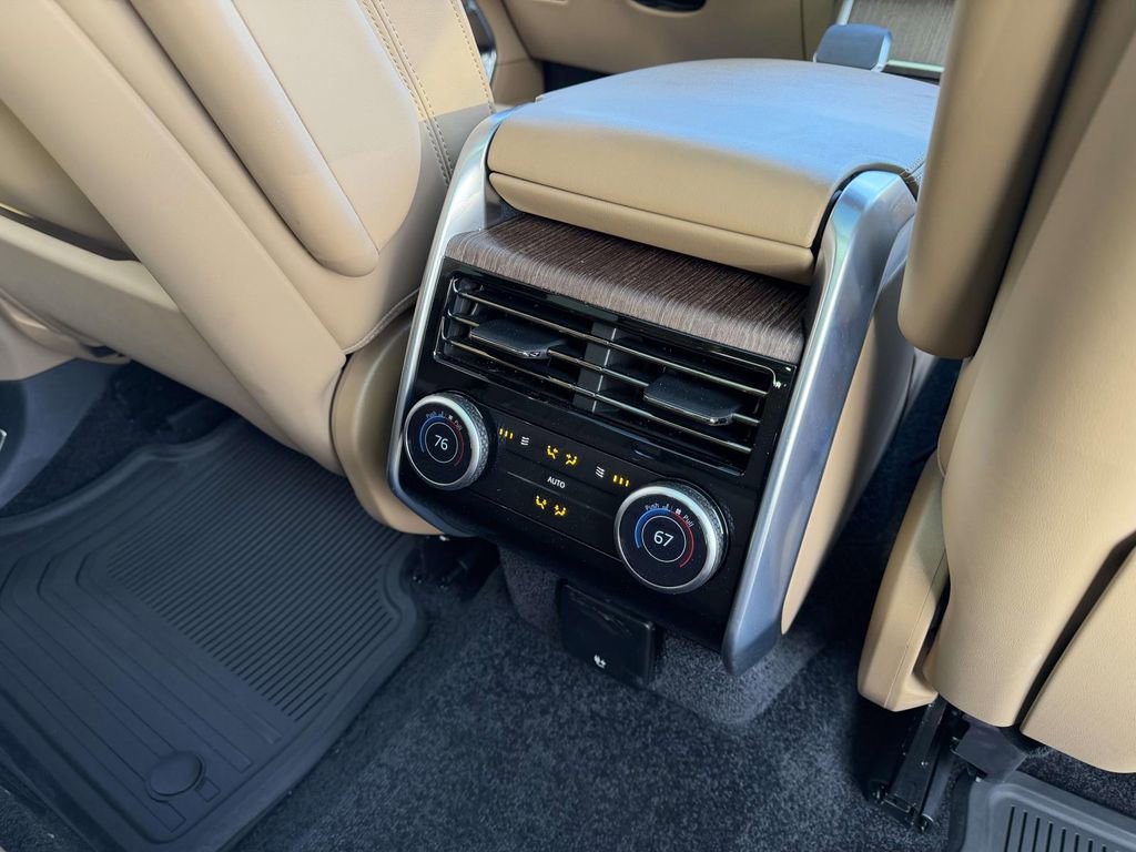 Used 2025 Land Rover Range Rover SE image 20
