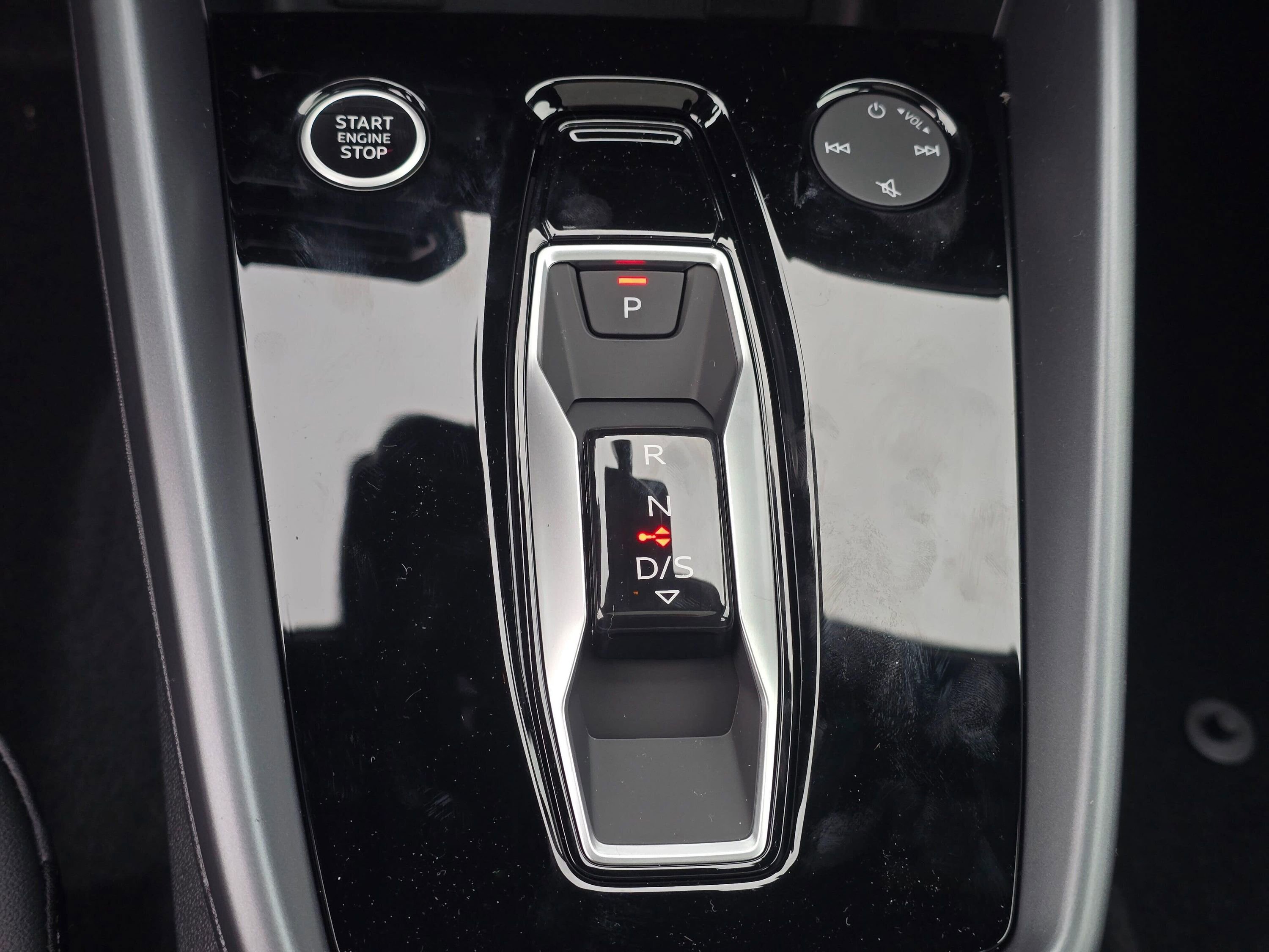 Used 2023 Audi Q4 e-tron Premium Plus RWD image 16