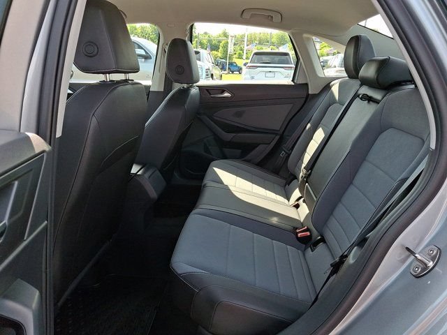 Certified 2025 Volkswagen Jetta SE FWD image 13