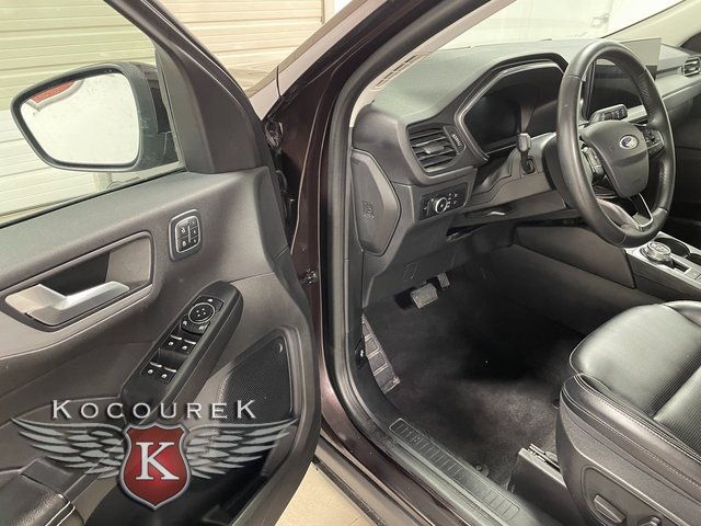 Used 2023 Ford Escape Platinum image 10