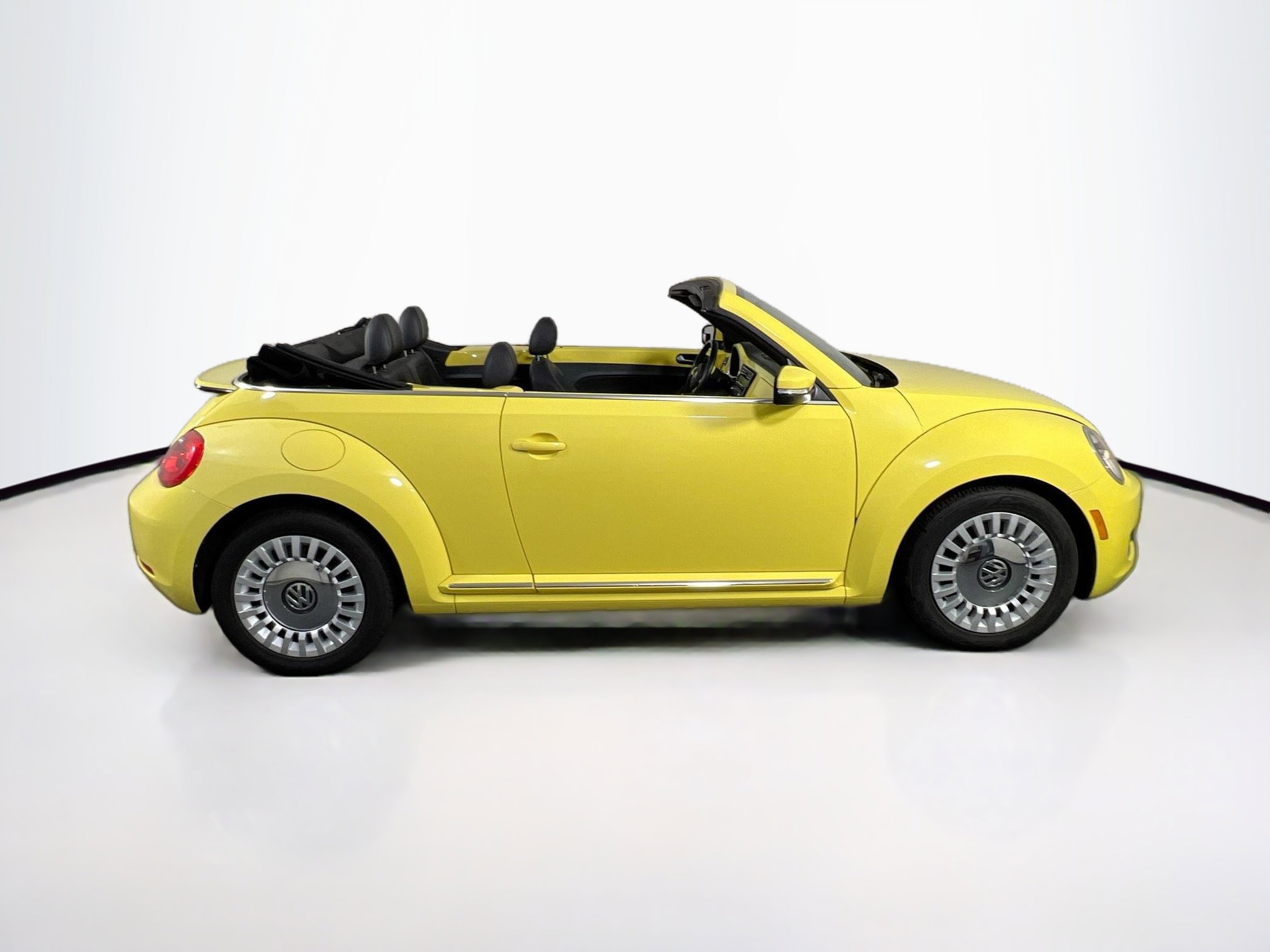 Used 2014 Volkswagen Beetle 2.5 image 4