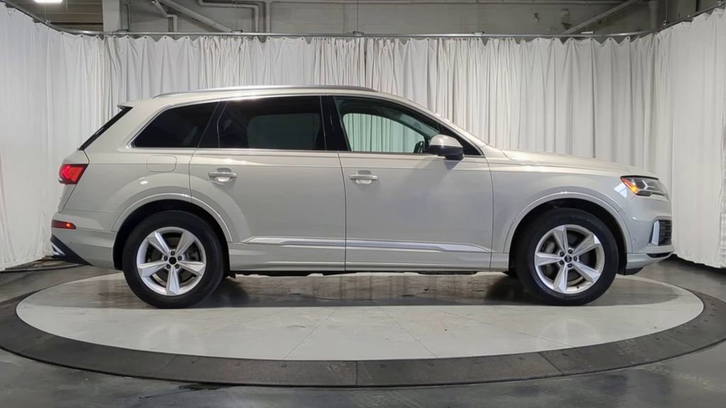 Used 2022 Audi Q7 2.0T Premium Plus w/ Premium Plus Package AWD/4WD image 11