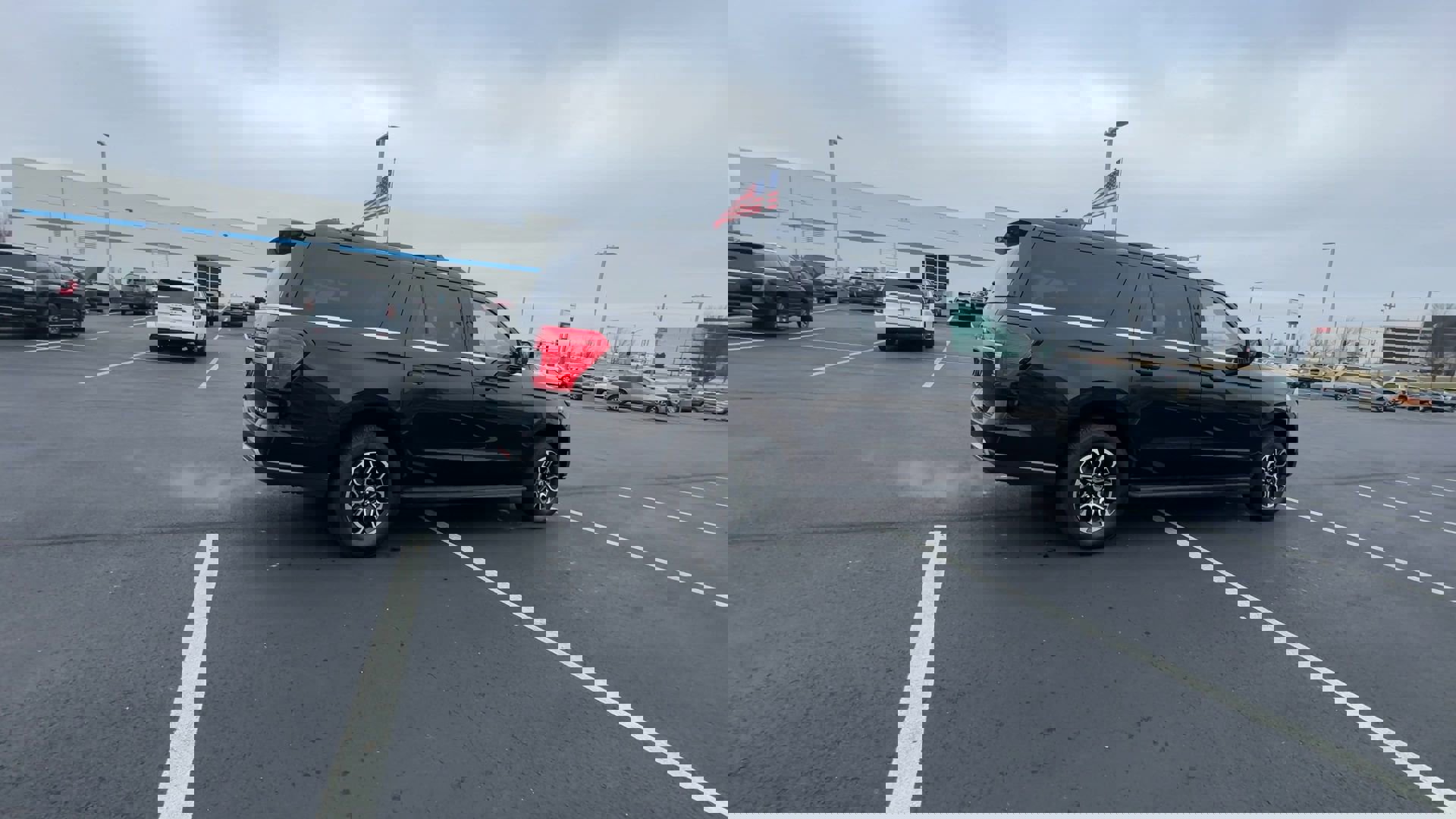 Used 2024 Ford Expedition Max XLT image 9