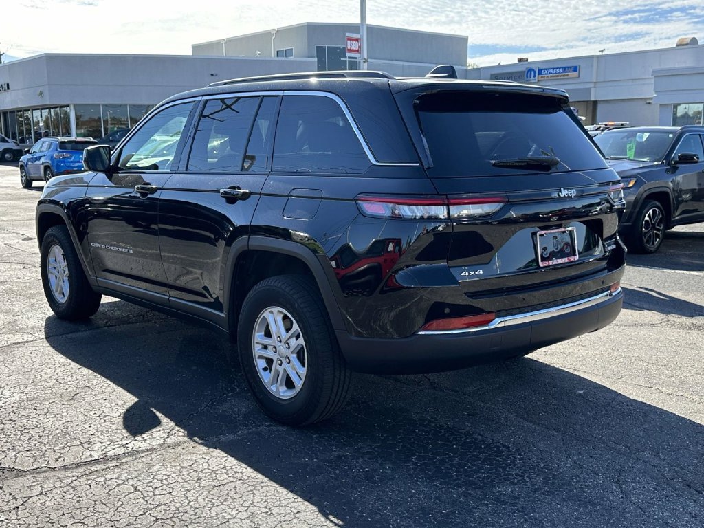 Used 2025 Jeep Grand Cherokee Laredo w/ Luxury Tech Group I AWD/4WD image 6