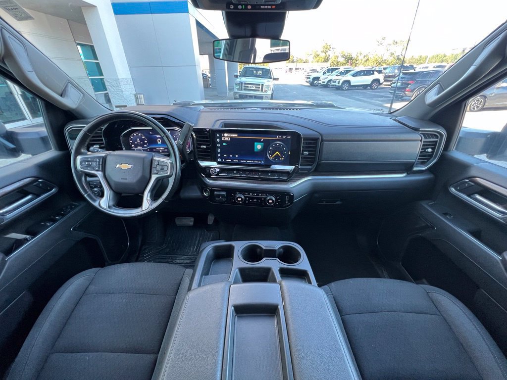 Used 2025 Chevrolet Silverado 2500 LT w/ Convenience Package AWD/4WD image 2