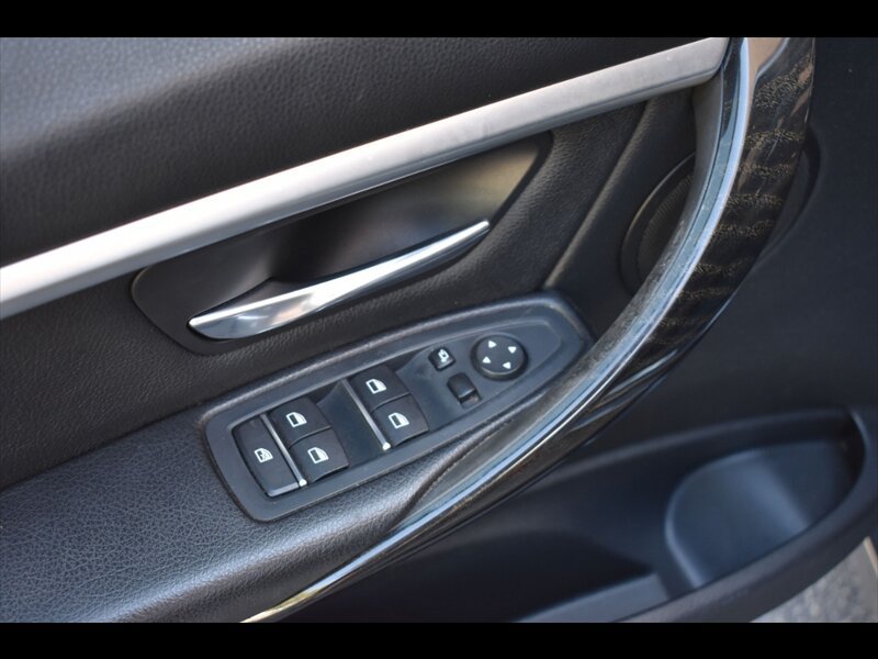 Used 2017 BMW 330i Sedan RWD image 19