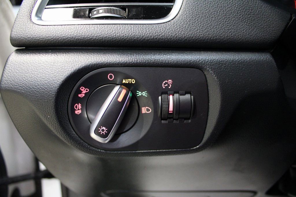 Used 2018 Audi Q3 2.0T Premium Plus w/ Premium Plus Package image 25