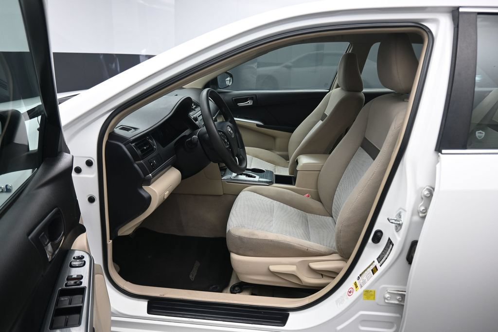 Used 2012 Toyota Camry LE FWD image 11