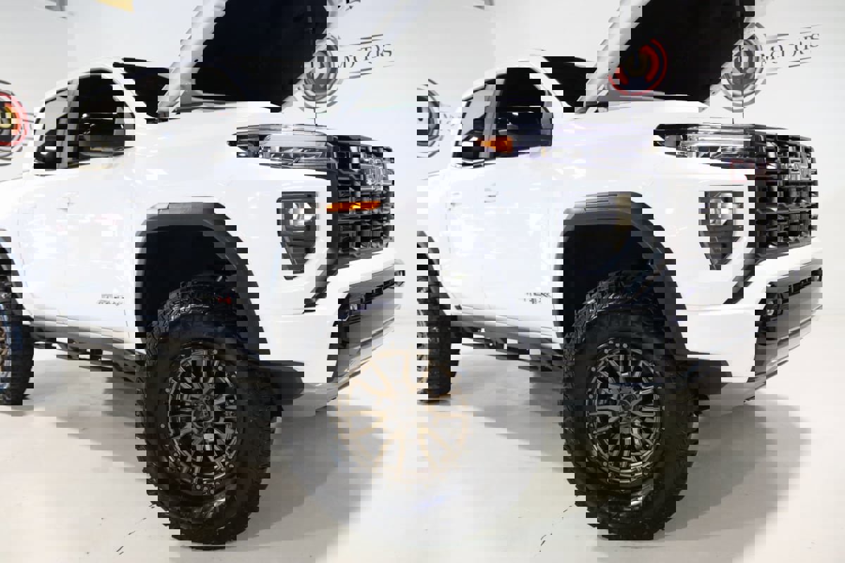 Used 2023 GMC Canyon AT4X image 74