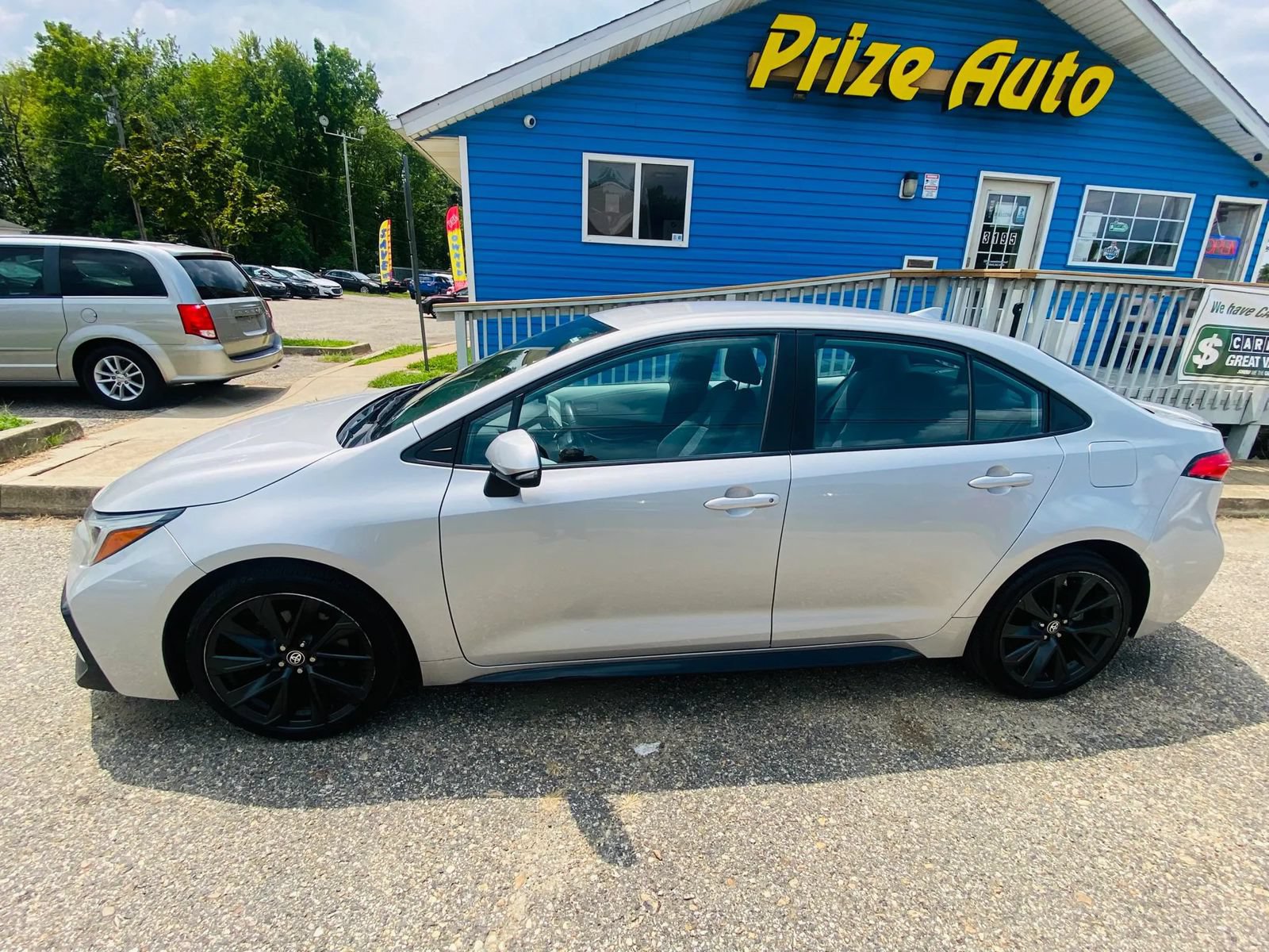 Used 2023 Toyota Corolla SE FWD image 3