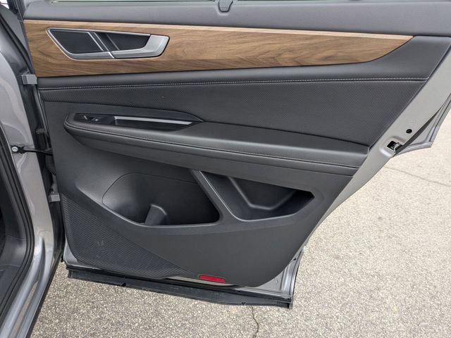 Used 2025 Volkswagen Atlas SE image 33