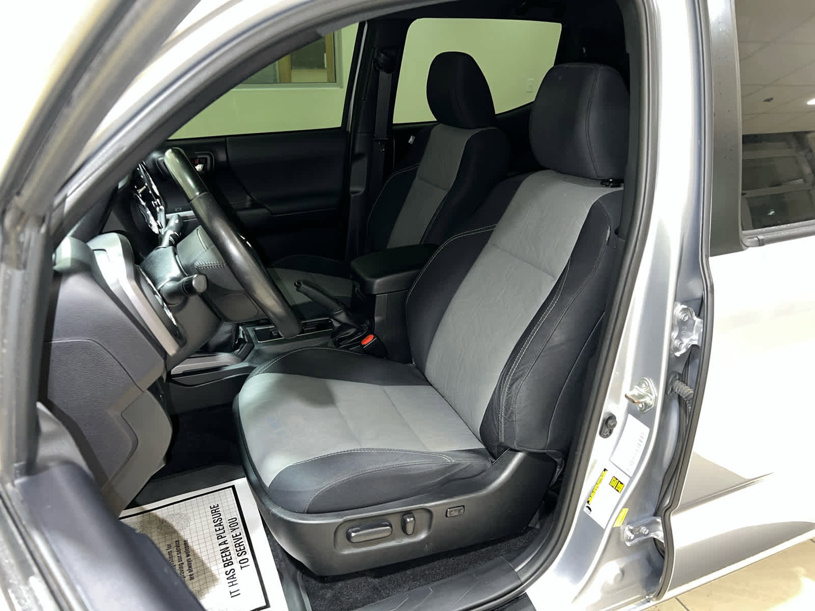 Used 2020 Toyota Tacoma TRD Sport image 15