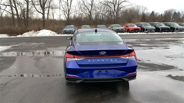 Used 2022 Hyundai Elantra SEL w/ Convenience Package image 4