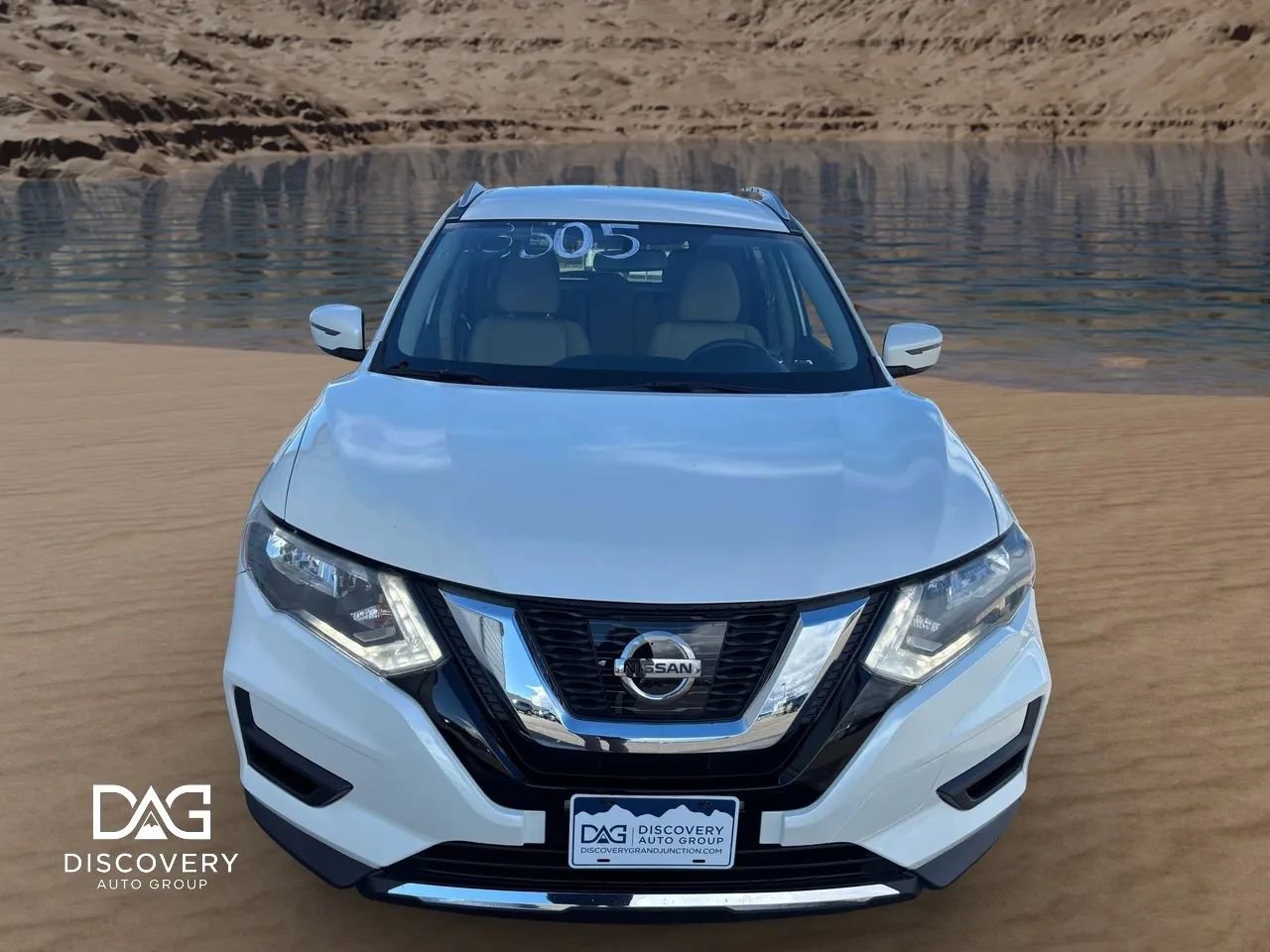 Used 2017 Nissan Rogue SV image 2