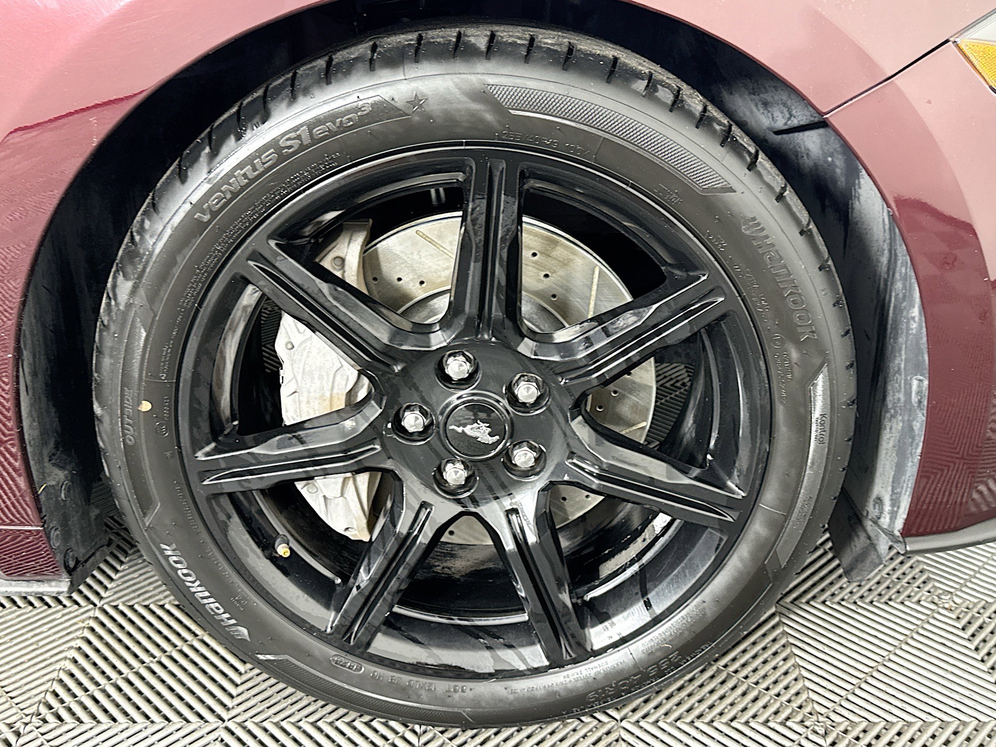 Used 2018 Ford Mustang GT w/ Black Accent Package RWD image 27