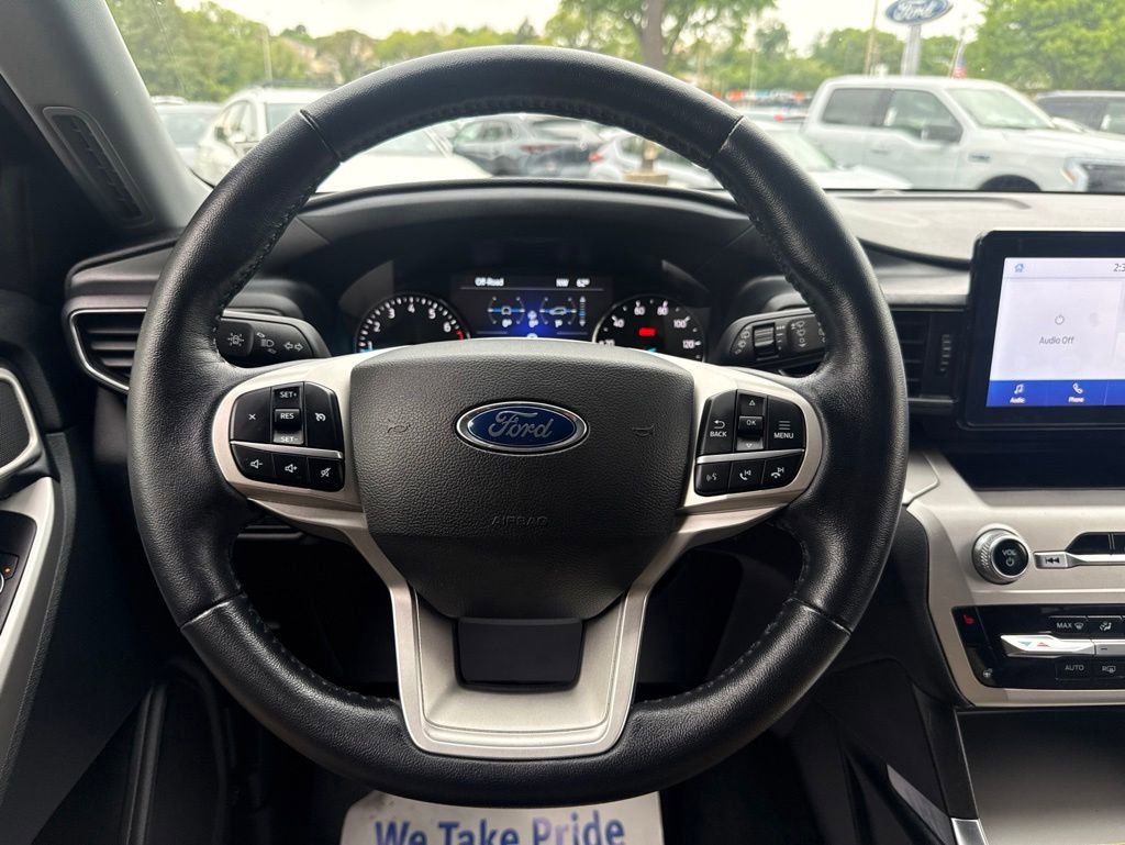 Used 2022 Ford Explorer XLT w/ Equipment Group 202A AWD/4WD image 12