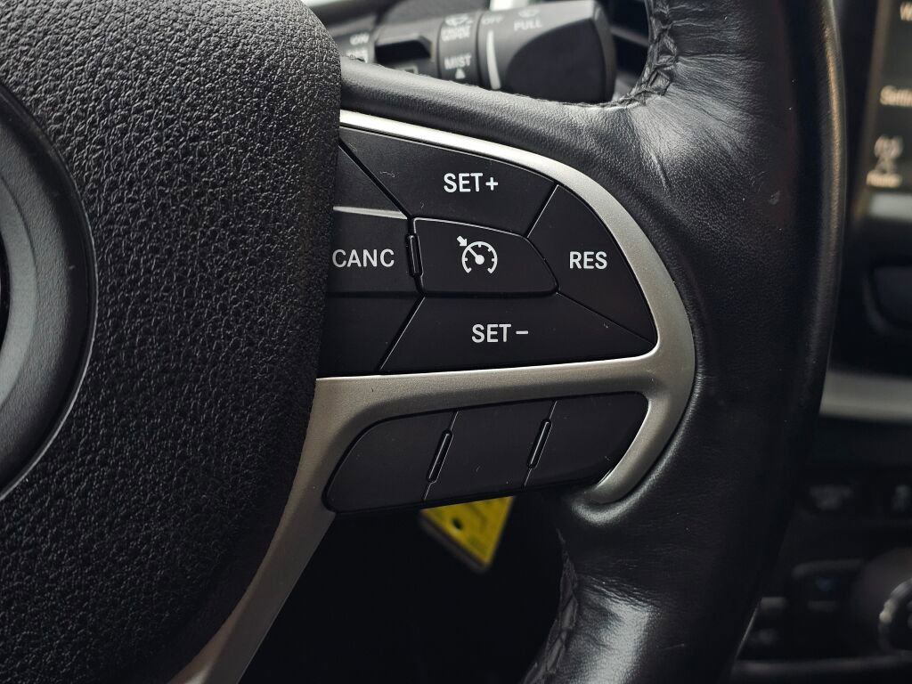 Used 2016 Jeep Cherokee Trailhawk w/ Leather Interior Group image 26