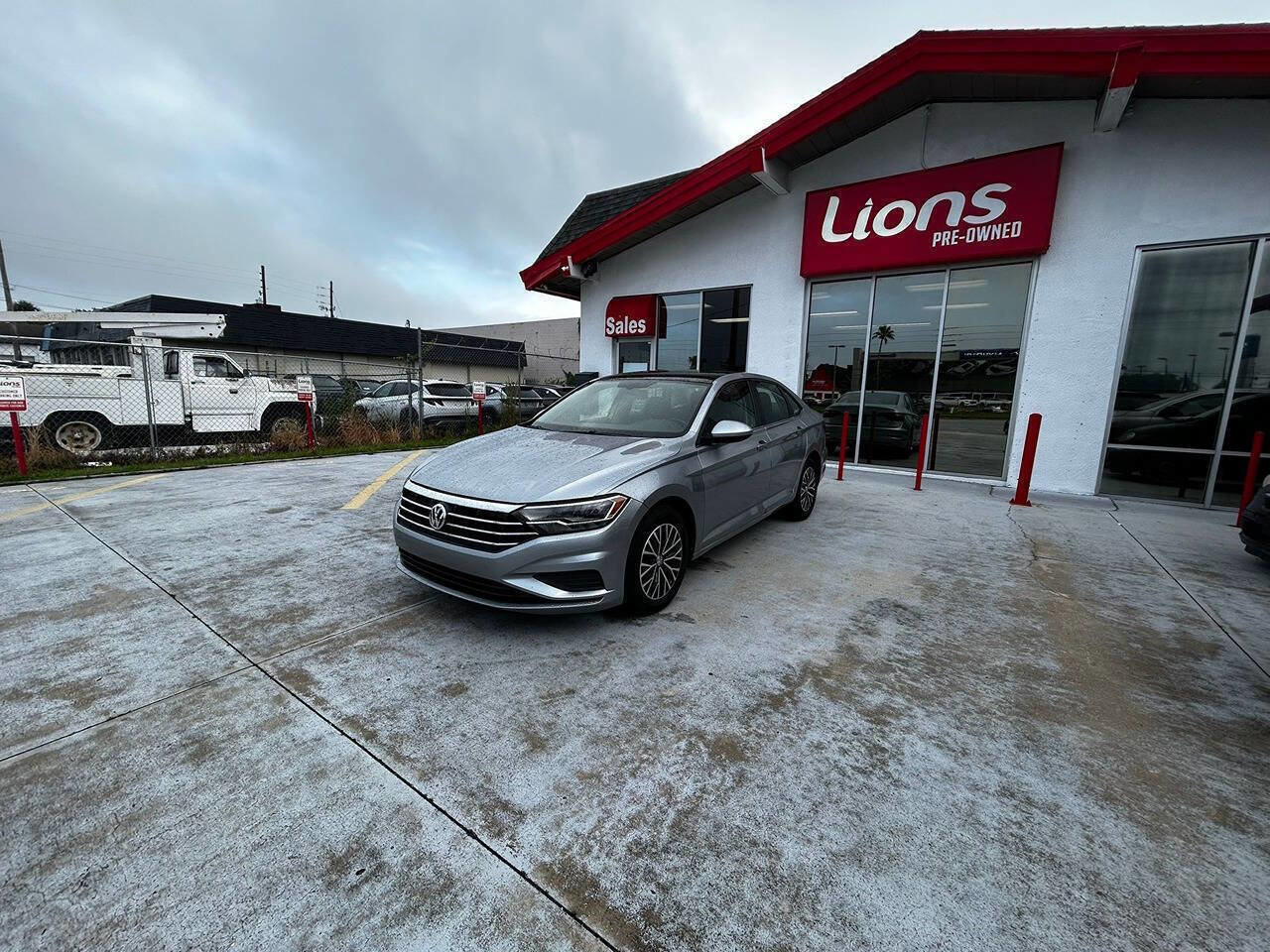 Used 2019 Volkswagen Jetta SE image 2