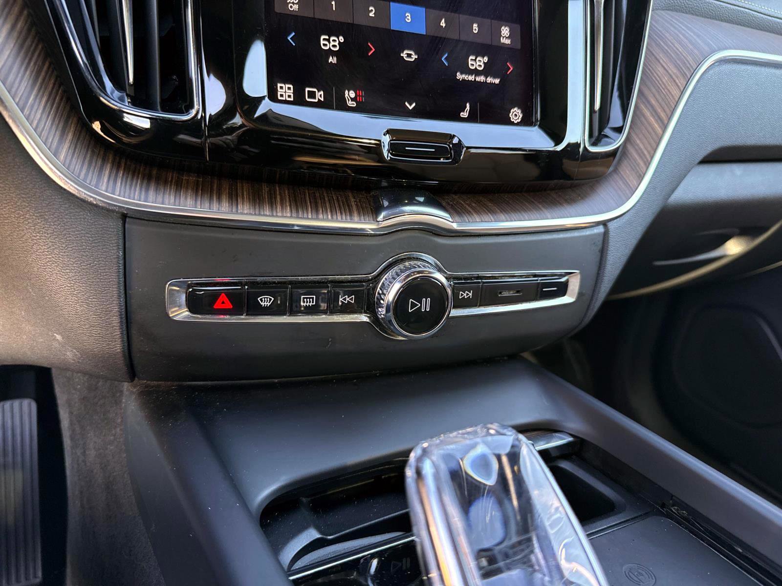 Used 2022 Volvo XC60 B5 Inscription w/ Advanced Package image 31