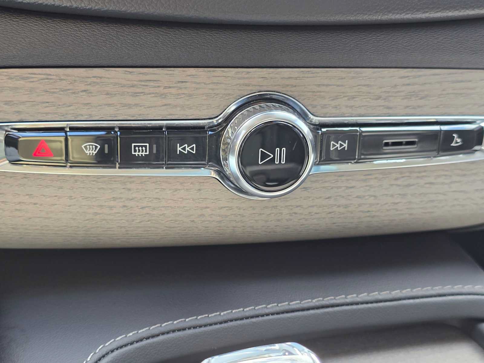Certified 2024 Volvo XC90 T8 Ultimate w/ Lounge Package AWD/4WD image 31