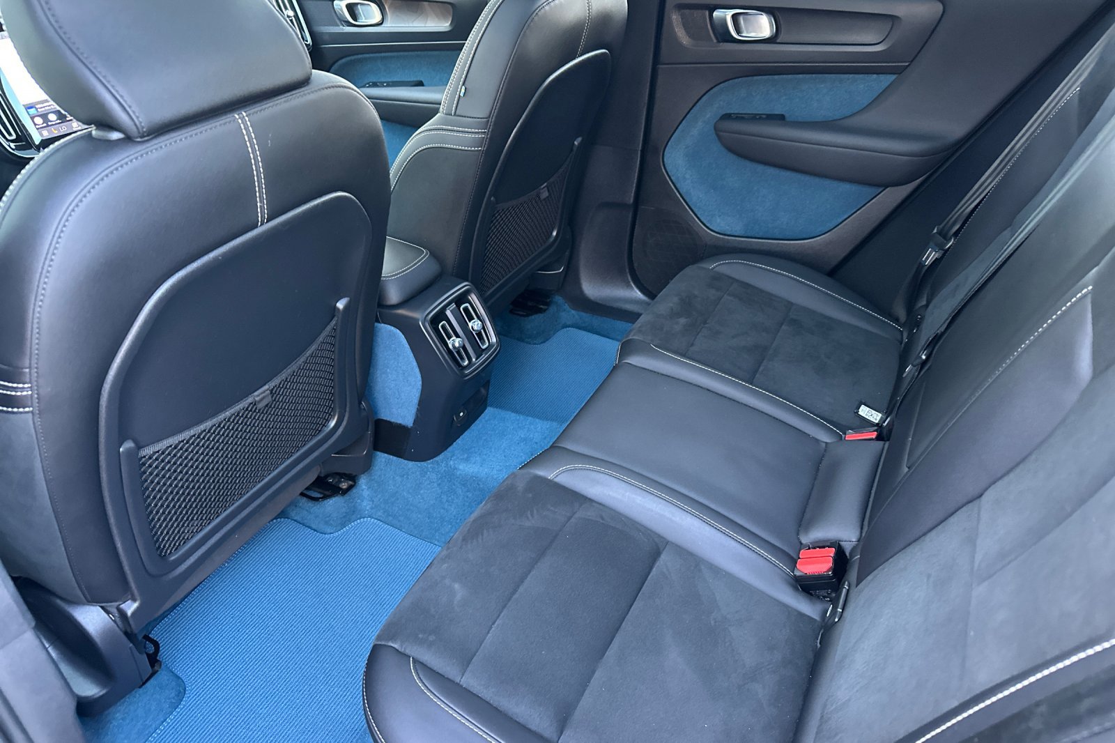 Certified 2023 Volvo XC40 Recharge Plus image 14