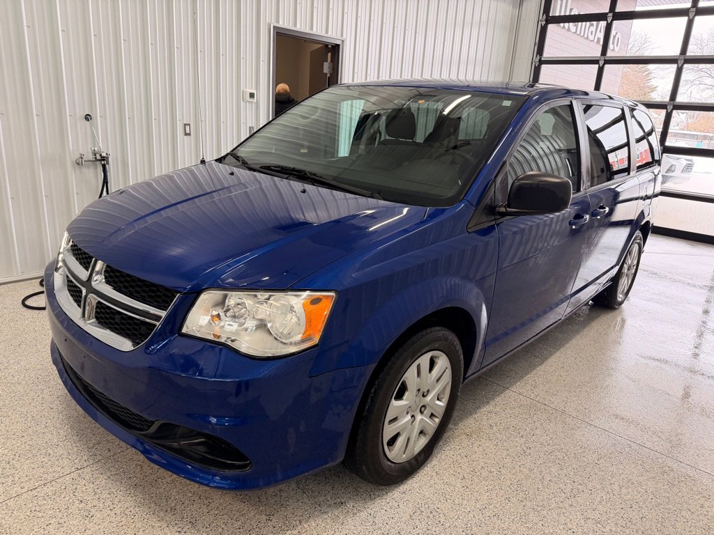 Used 2018 Dodge Grand Caravan SE w/ UConnect Hands-Free Group image 3