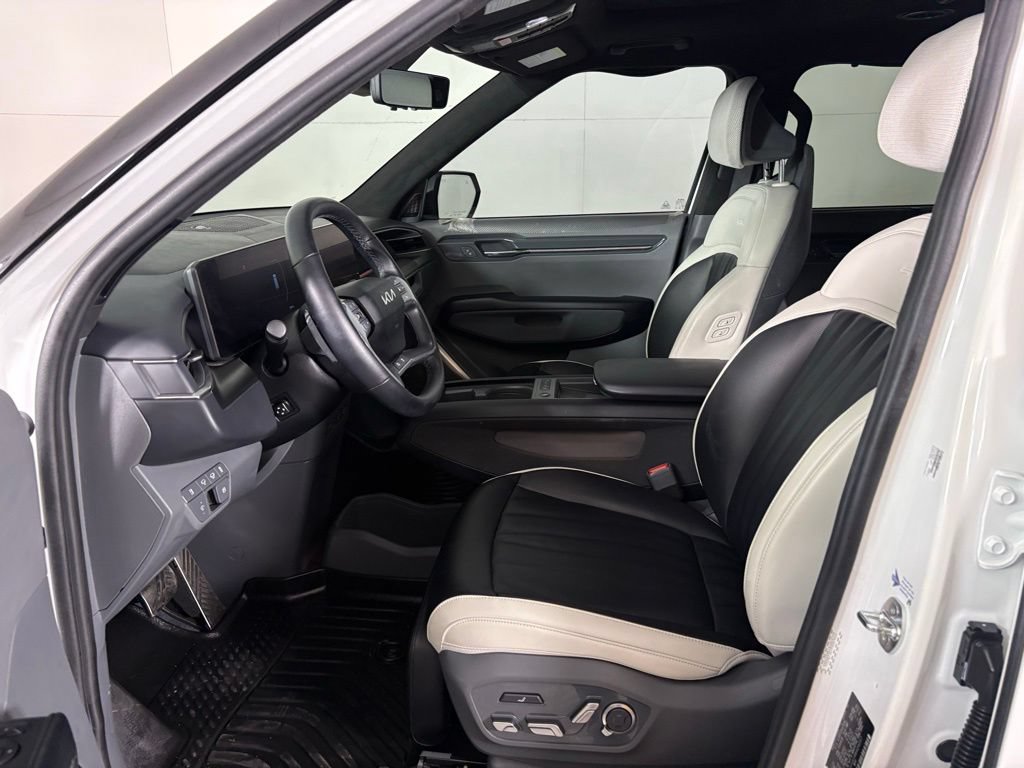 Used 2024 Kia EV9 GT-Line AWD/4WD image 16