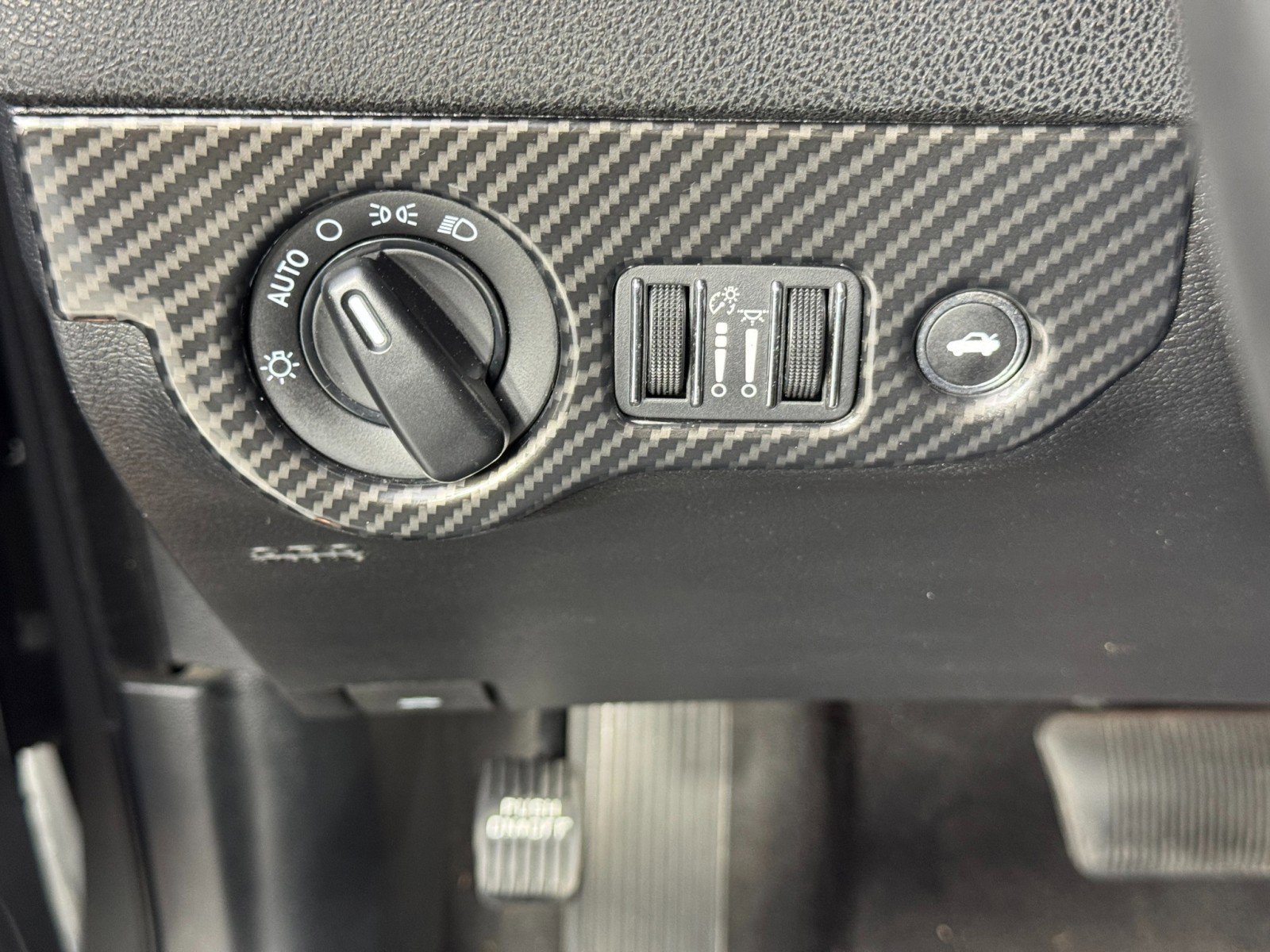 Used 2019 Dodge Charger SXT image 16