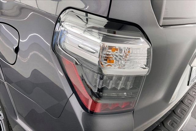 Used 2022 Toyota 4Runner Limited AWD/4WD image 30