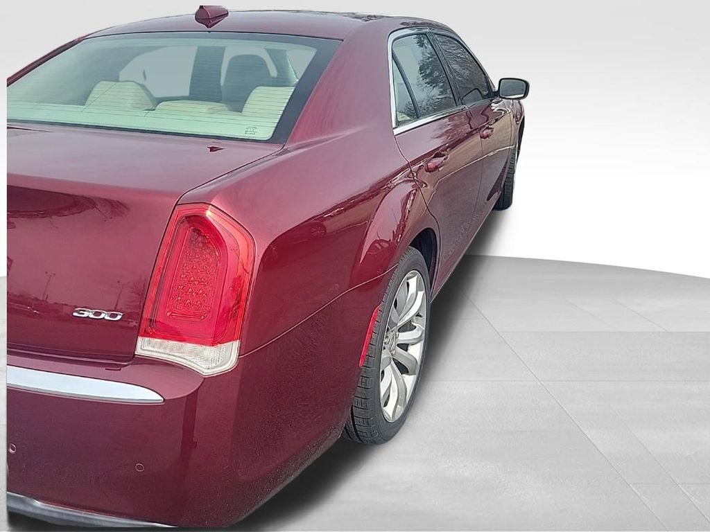 Used 2016 Chrysler 300 Limited image 3