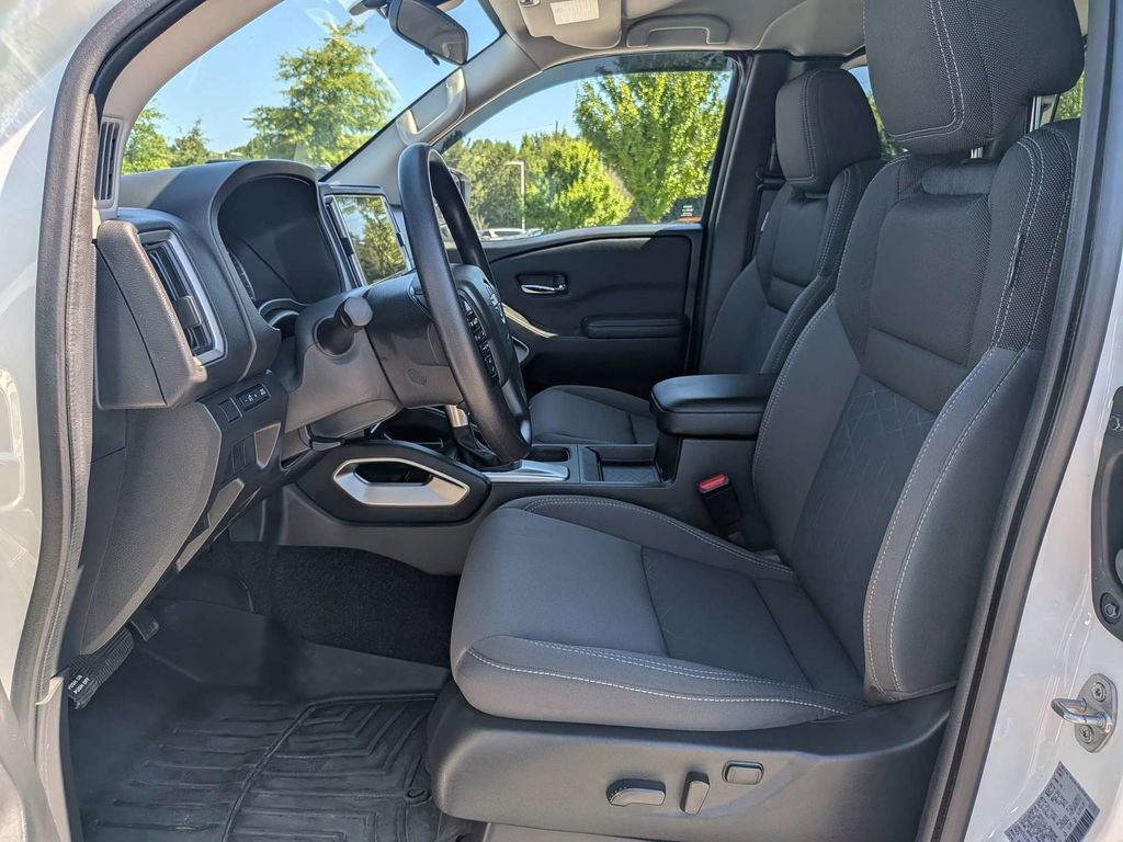 Used 2025 Nissan Frontier SV RWD image 19