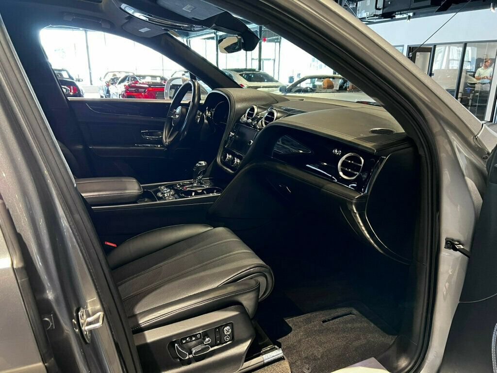 Used 2018 Bentley Bentayga AWD/4WD image 19