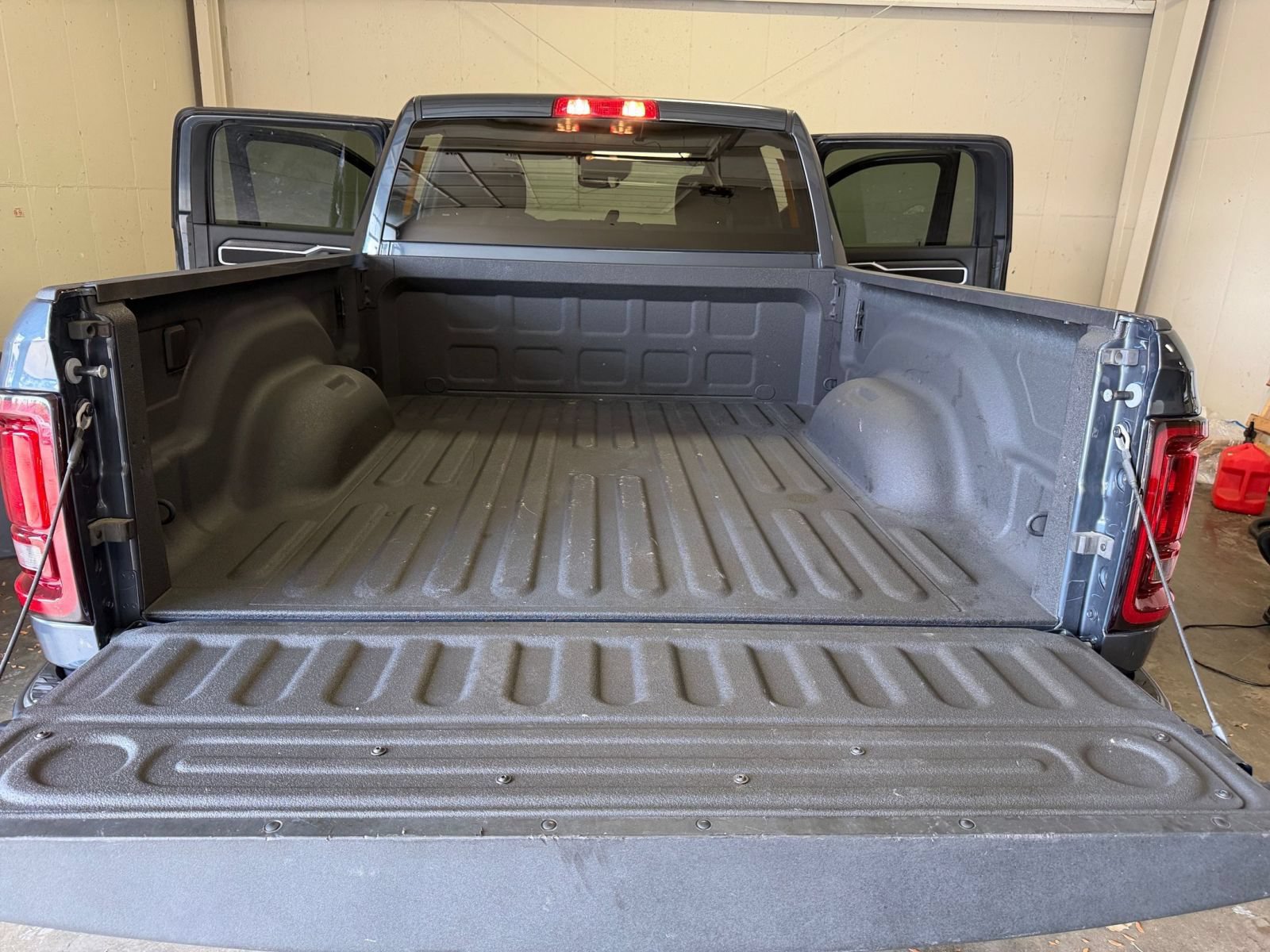 Used 2025 RAM 2500 Big Horn AWD/4WD image 30