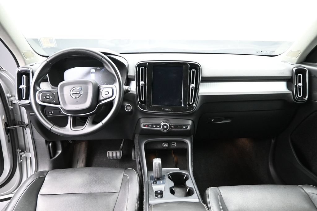 Used 2019 Volvo XC40 T5 Momentum AWD/4WD image 16