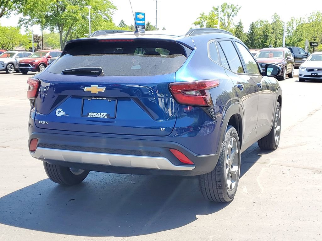 Used 2024 Chevrolet Trax LT w/ Driver Confidence Package FWD image 3
