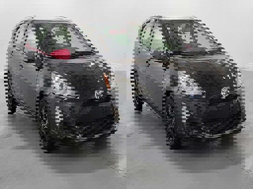 Used 2016 Toyota Prius C Persona Series image 2