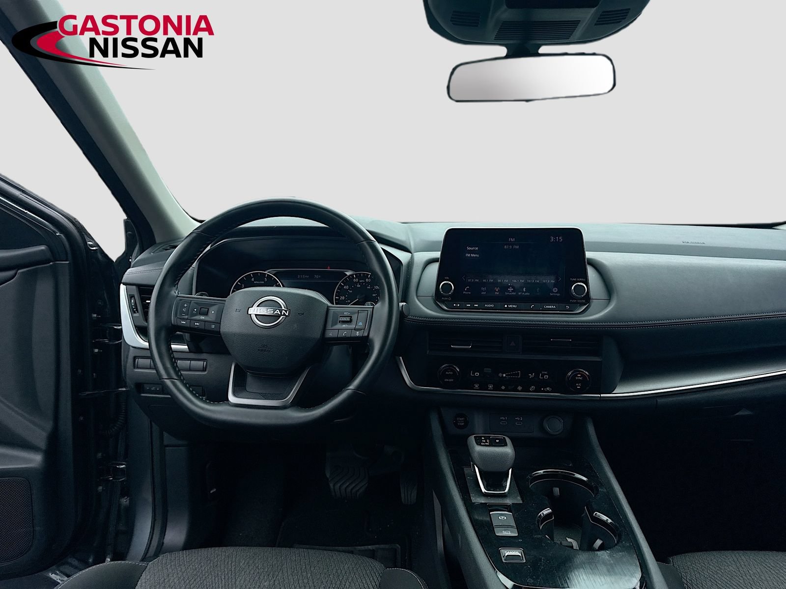 Used 2025 Nissan Rogue SV FWD image 29