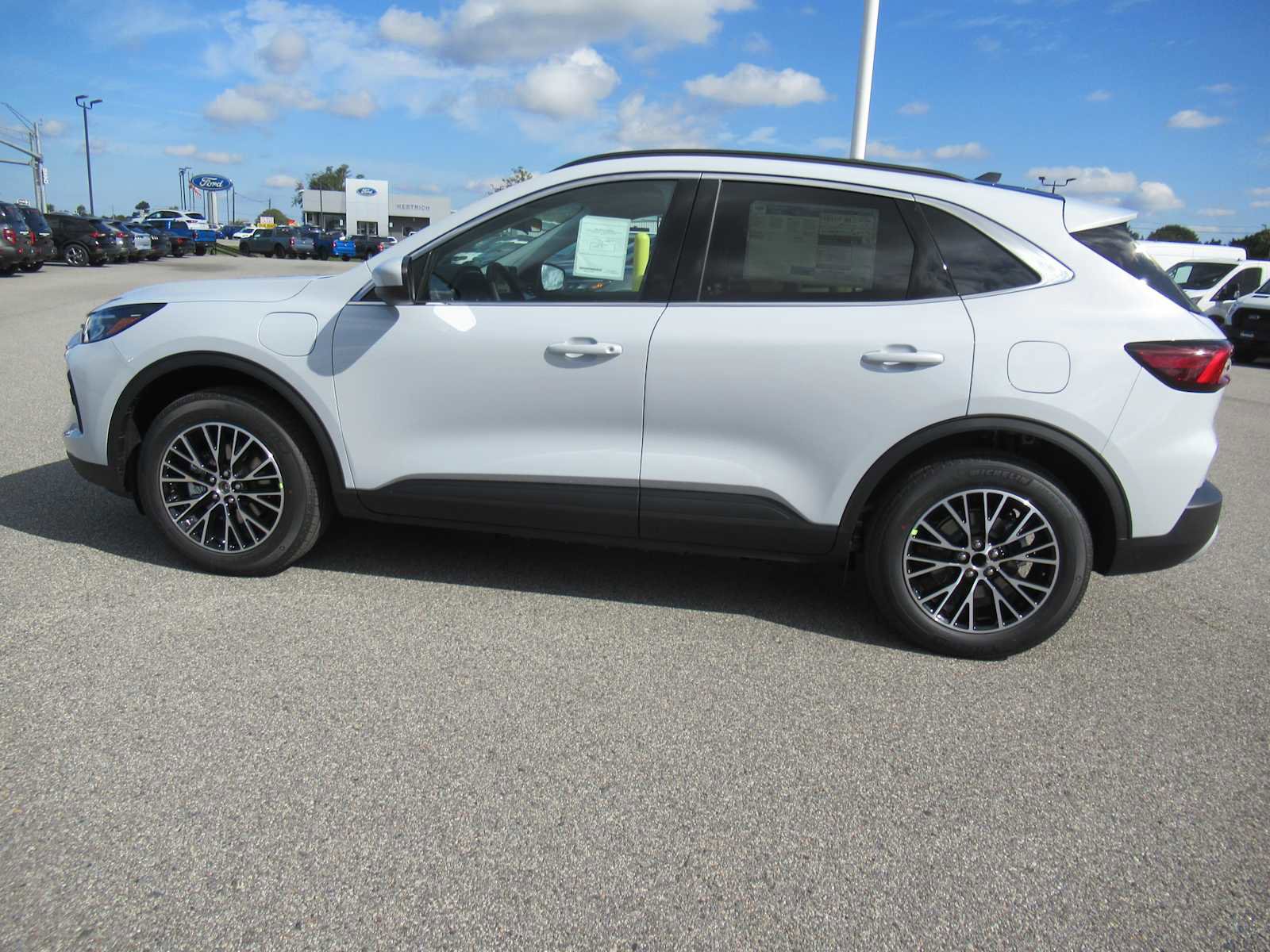 New 2026 Ford Escape SE FWD image 8