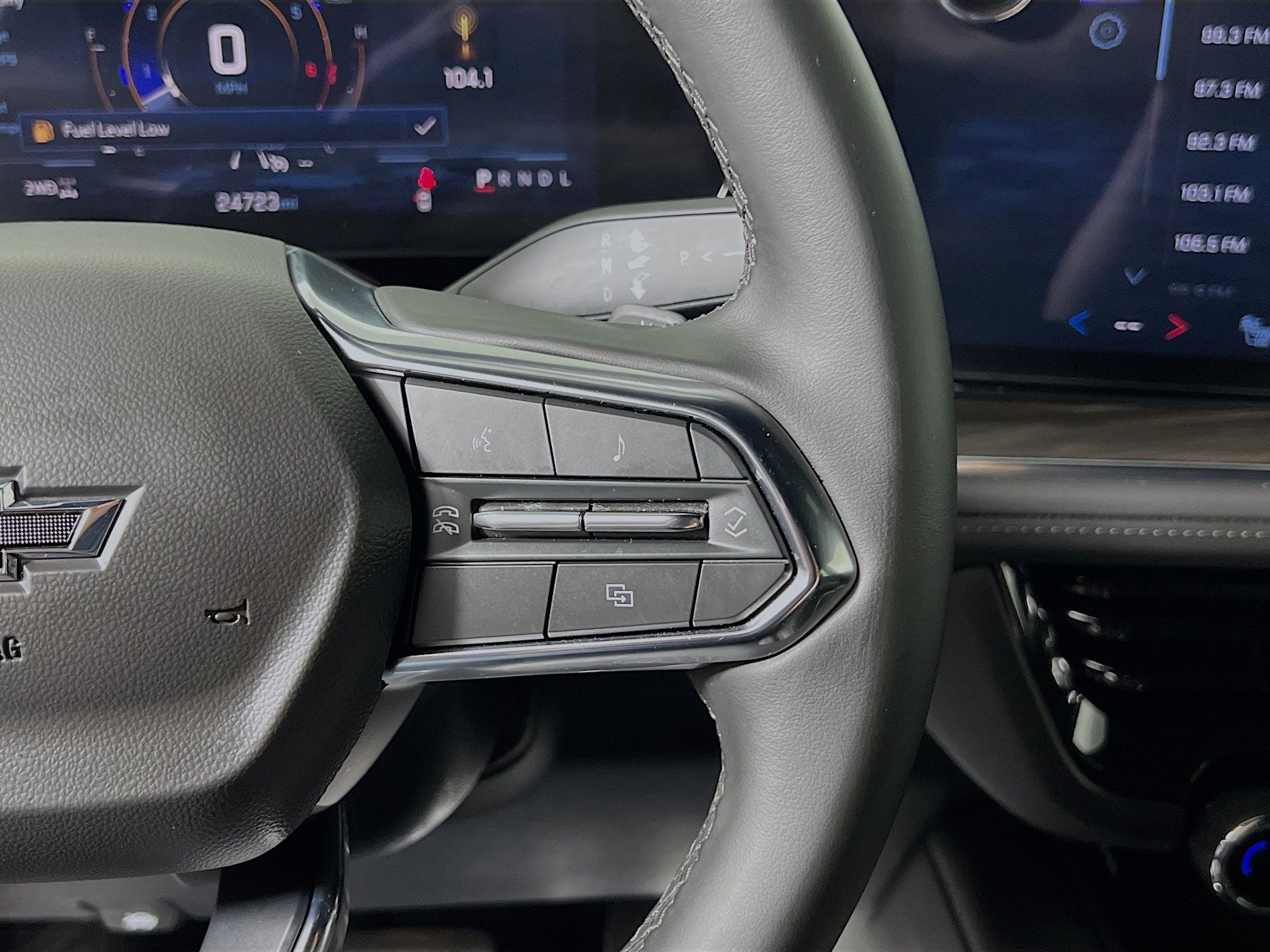 Used 2025 Chevrolet Suburban Z71 image 20