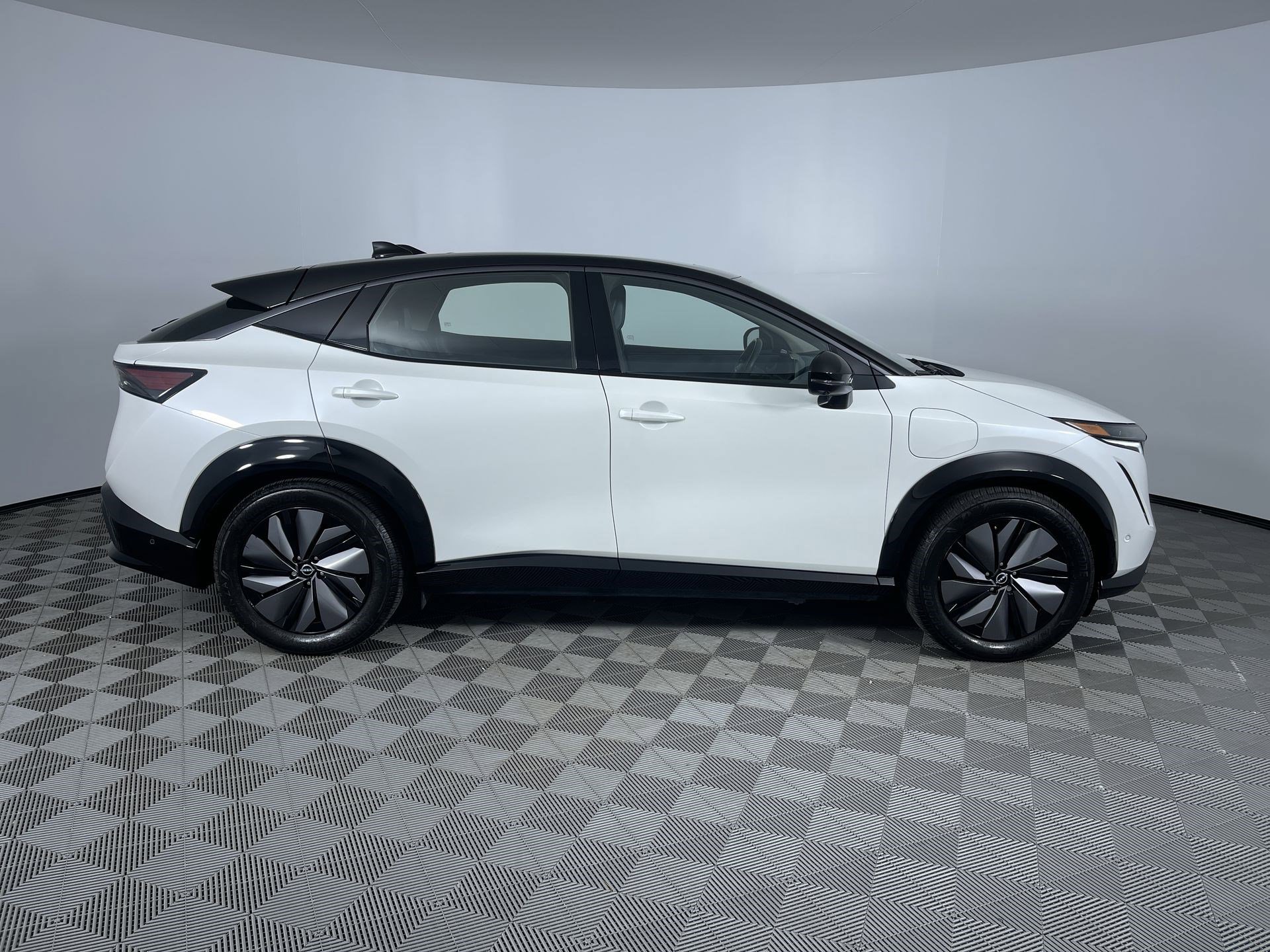 Certified 2024 Nissan Ariya AWD image 10