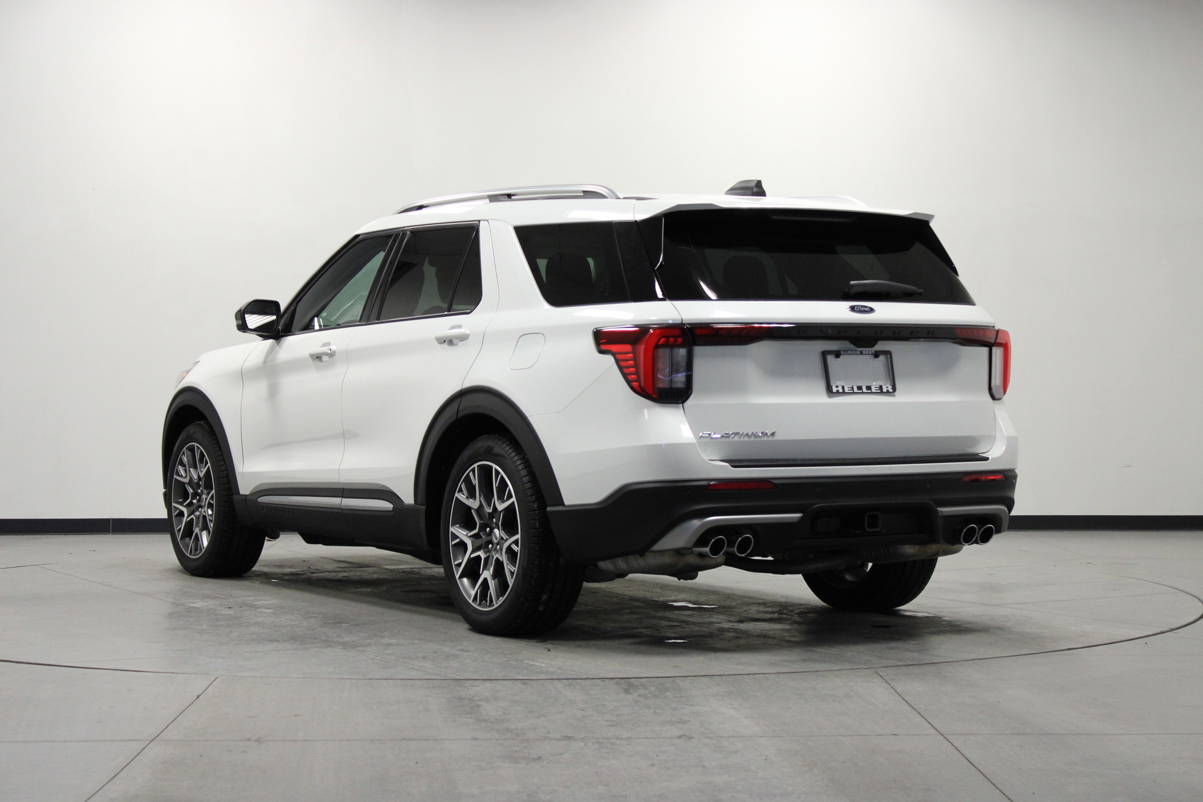 Used 2025 Ford Explorer Platinum w/ Ultimate Package image 6