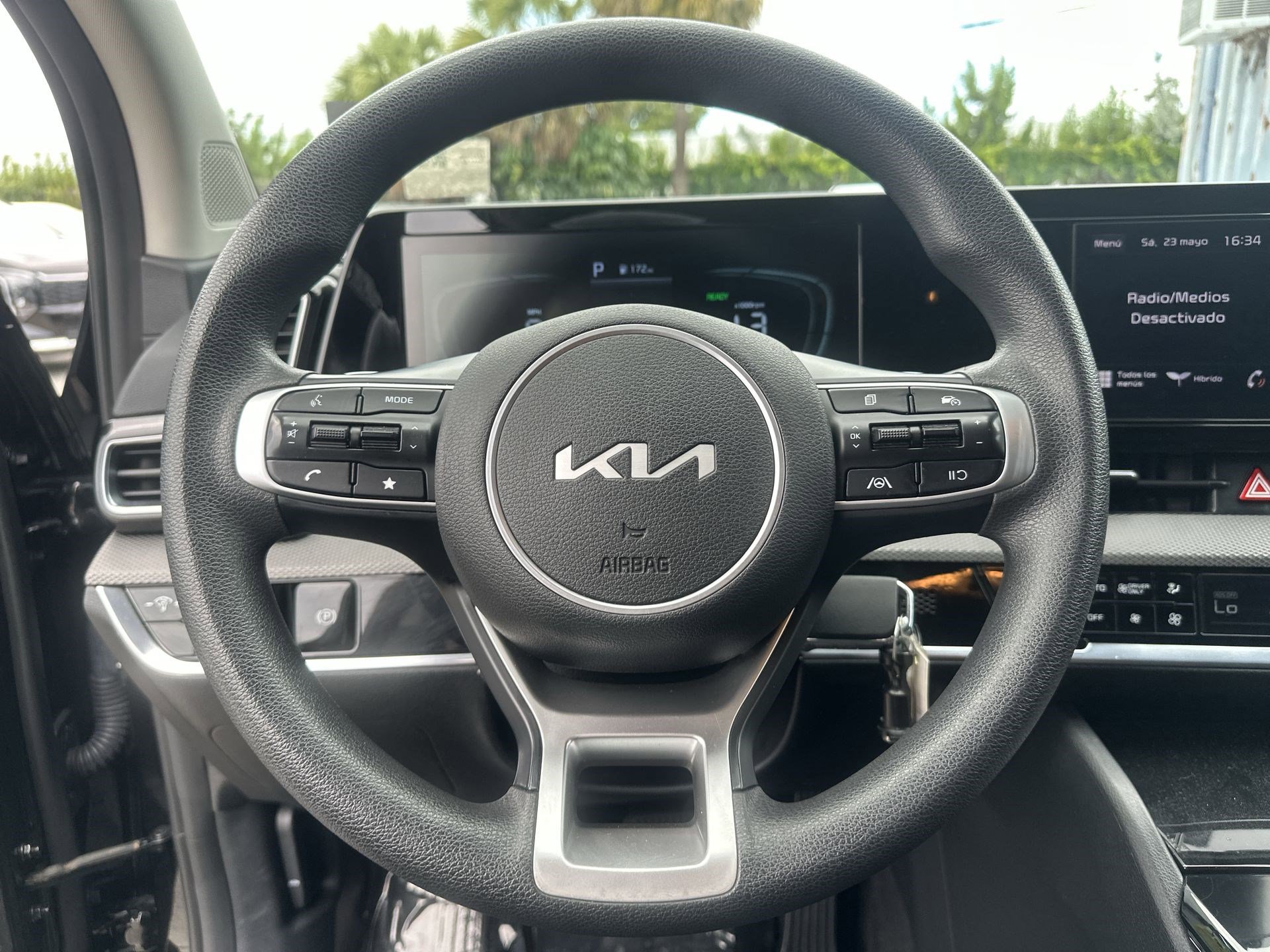 Certified 2025 Kia Sportage LX FWD image 11