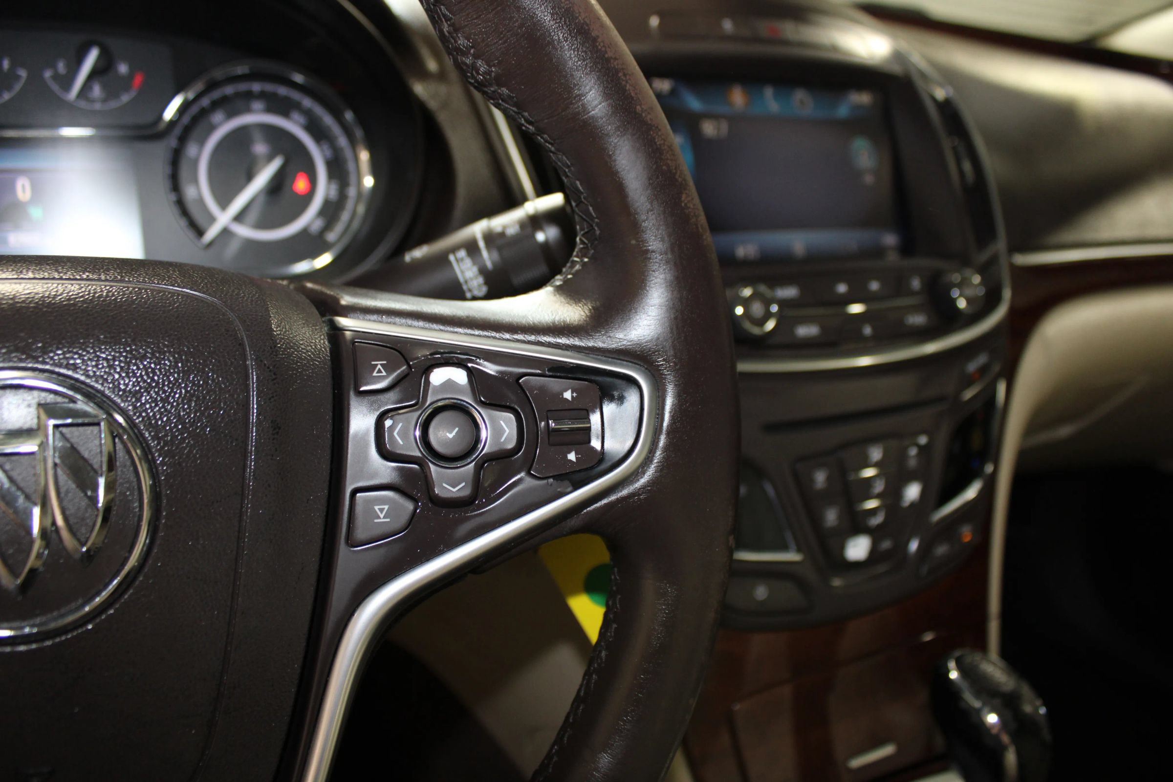 Used 2014 Buick Regal FWD image 16