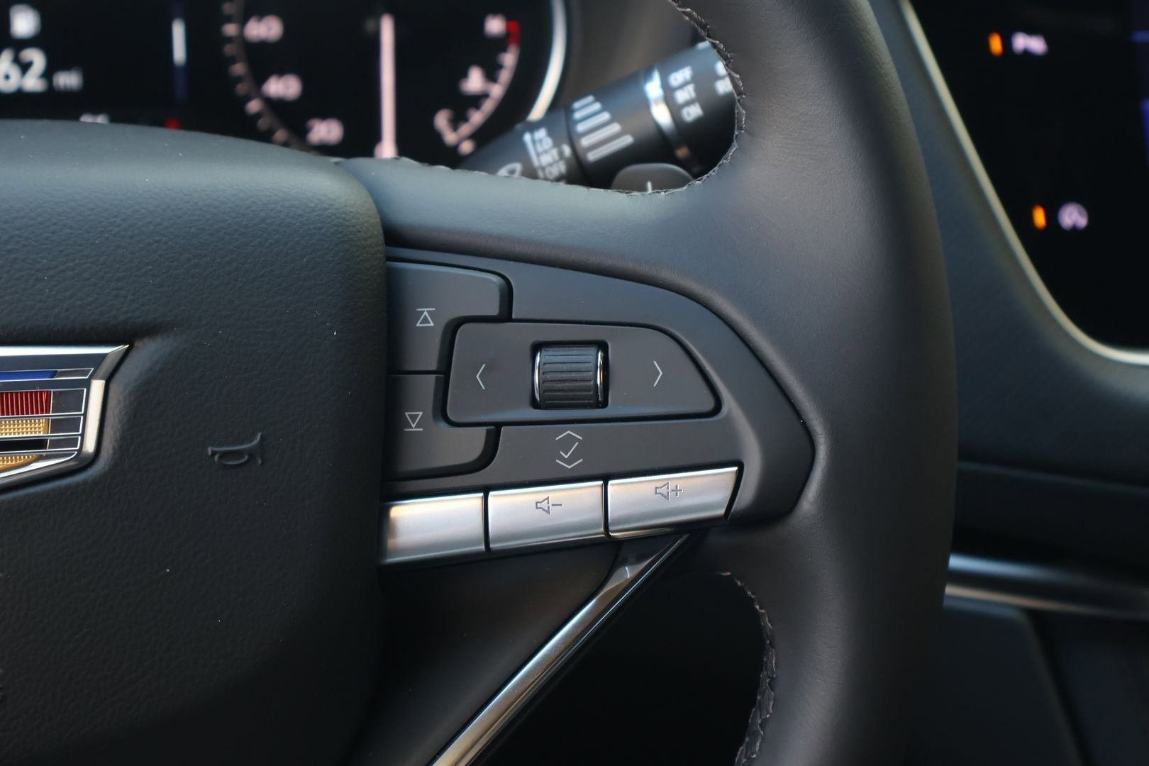 New 2025 Cadillac XT6 Luxury w/ LPO, Floor Liner Package AWD/4WD image 22