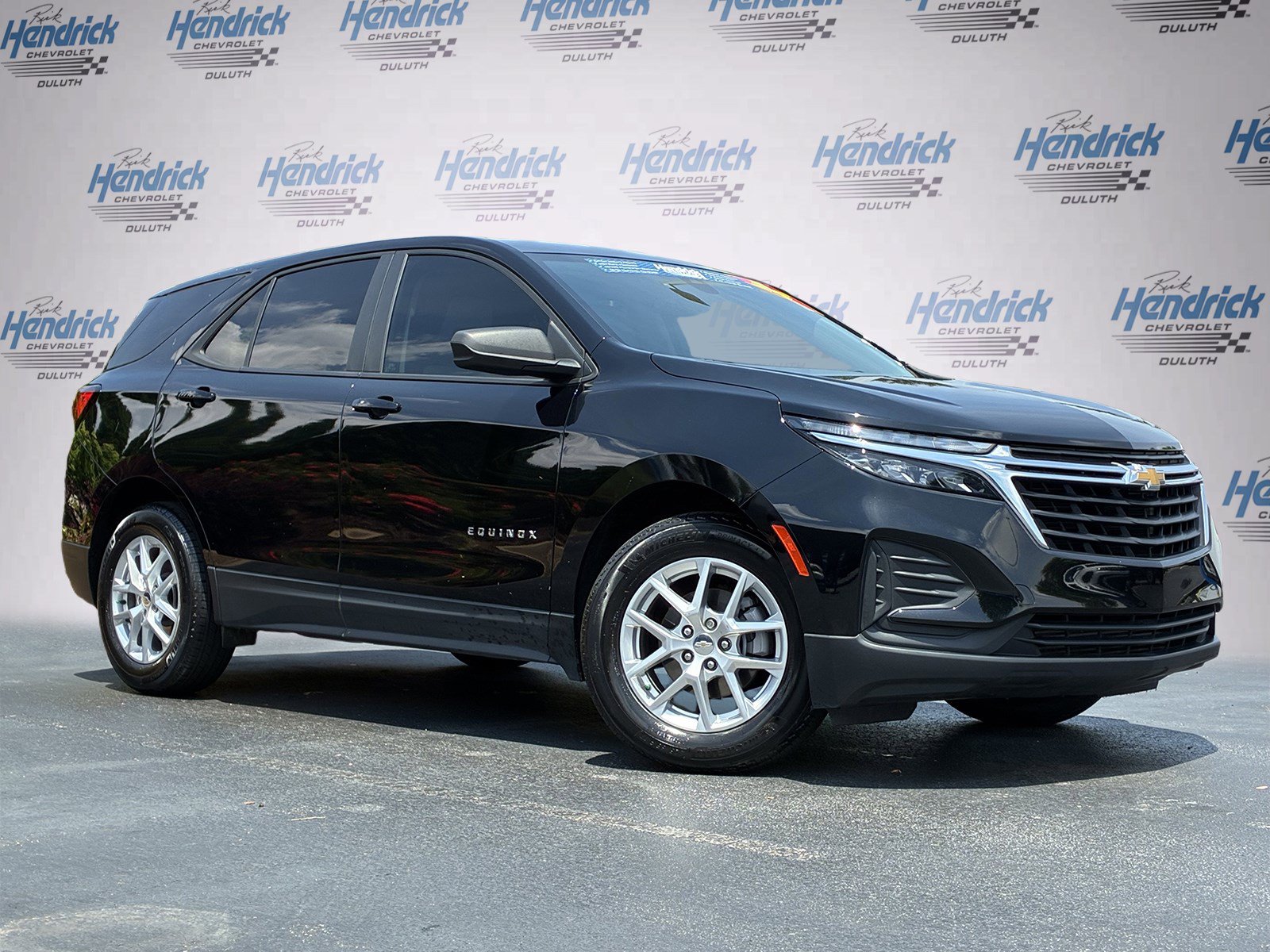 Used 2024 Chevrolet Equinox LS w/ LS Convenience Package FWD image 2