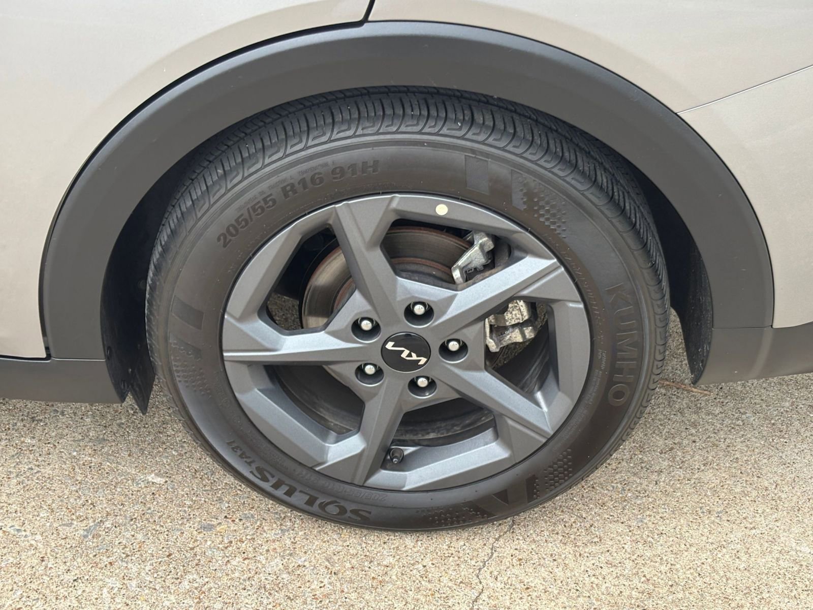 Used 2025 Kia K4 LXS image 32