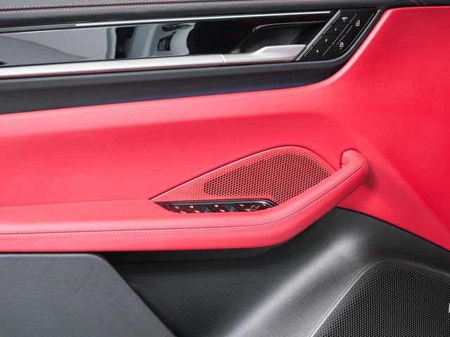 New 2026 Porsche Macan 4 Electric image 6